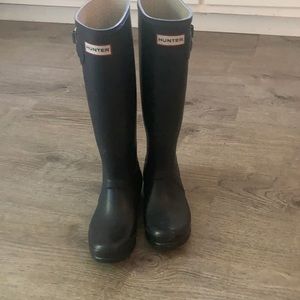 Navy blue size 6 tall hunter boots